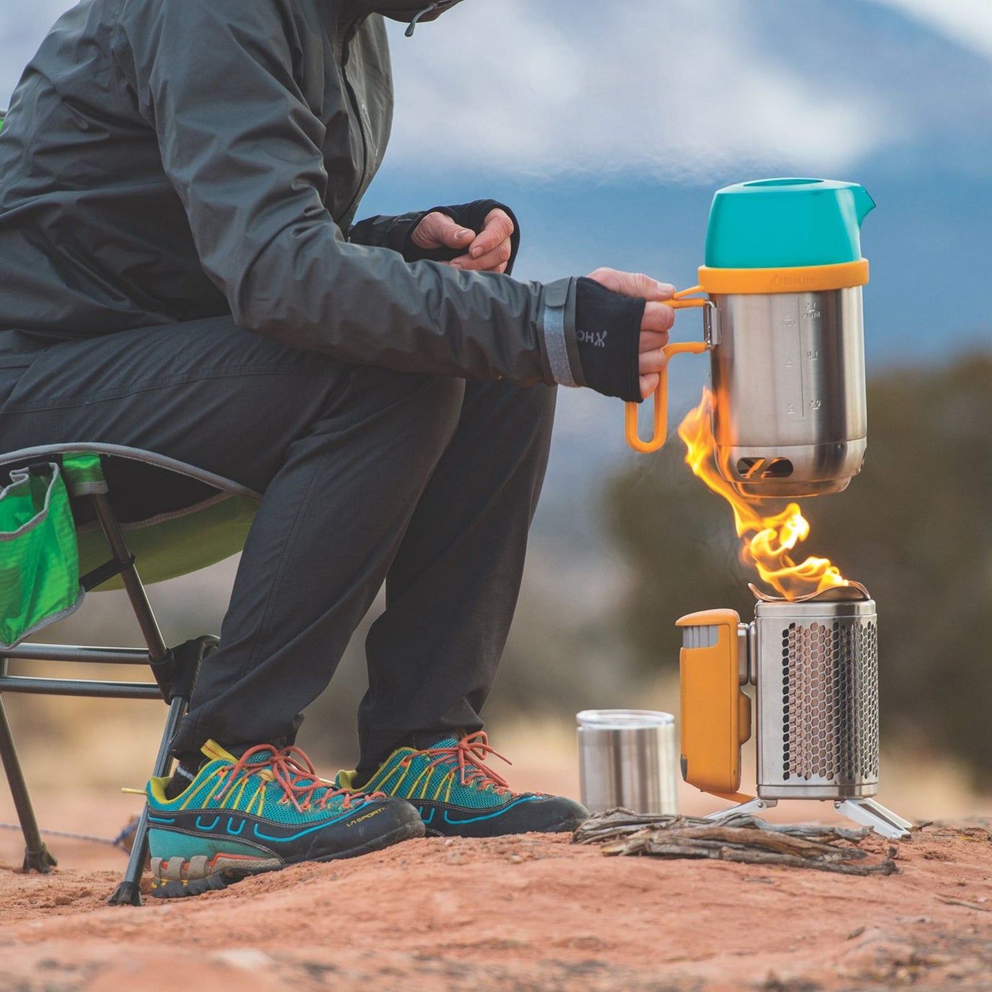 BioLite CampStove 2+ Bundle mit PortableGrill, KettlePot, CoffeePress, FlexLight