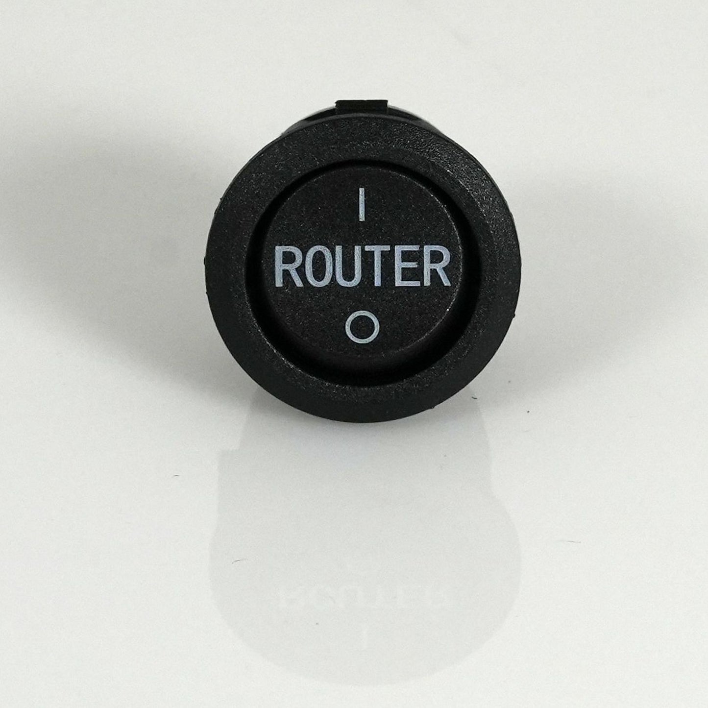 Caratec Electronics CET305R 5G LTE Caravaning-Routerset, schwarze flache Antenne