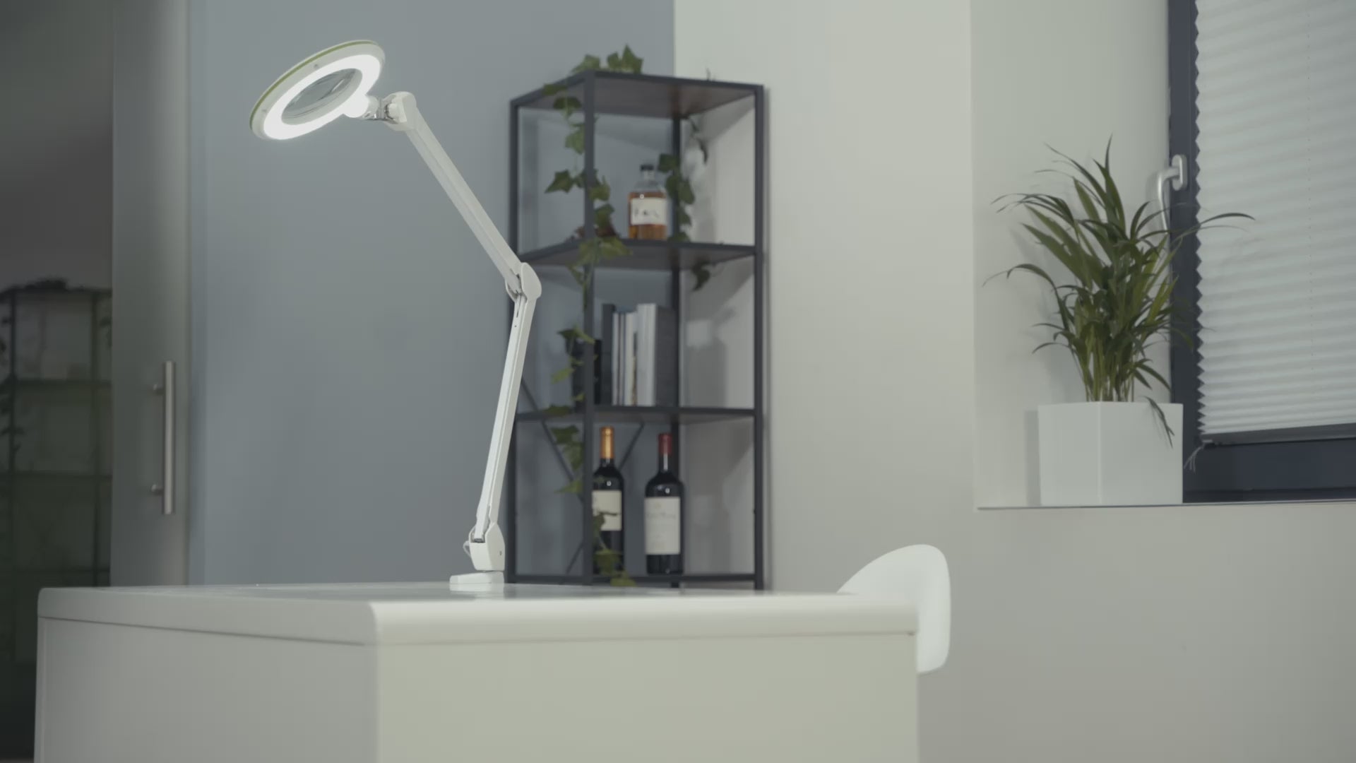 Lumeno Lambda M Magnifier Lamp Dimmable with 127 mm Glass Lens