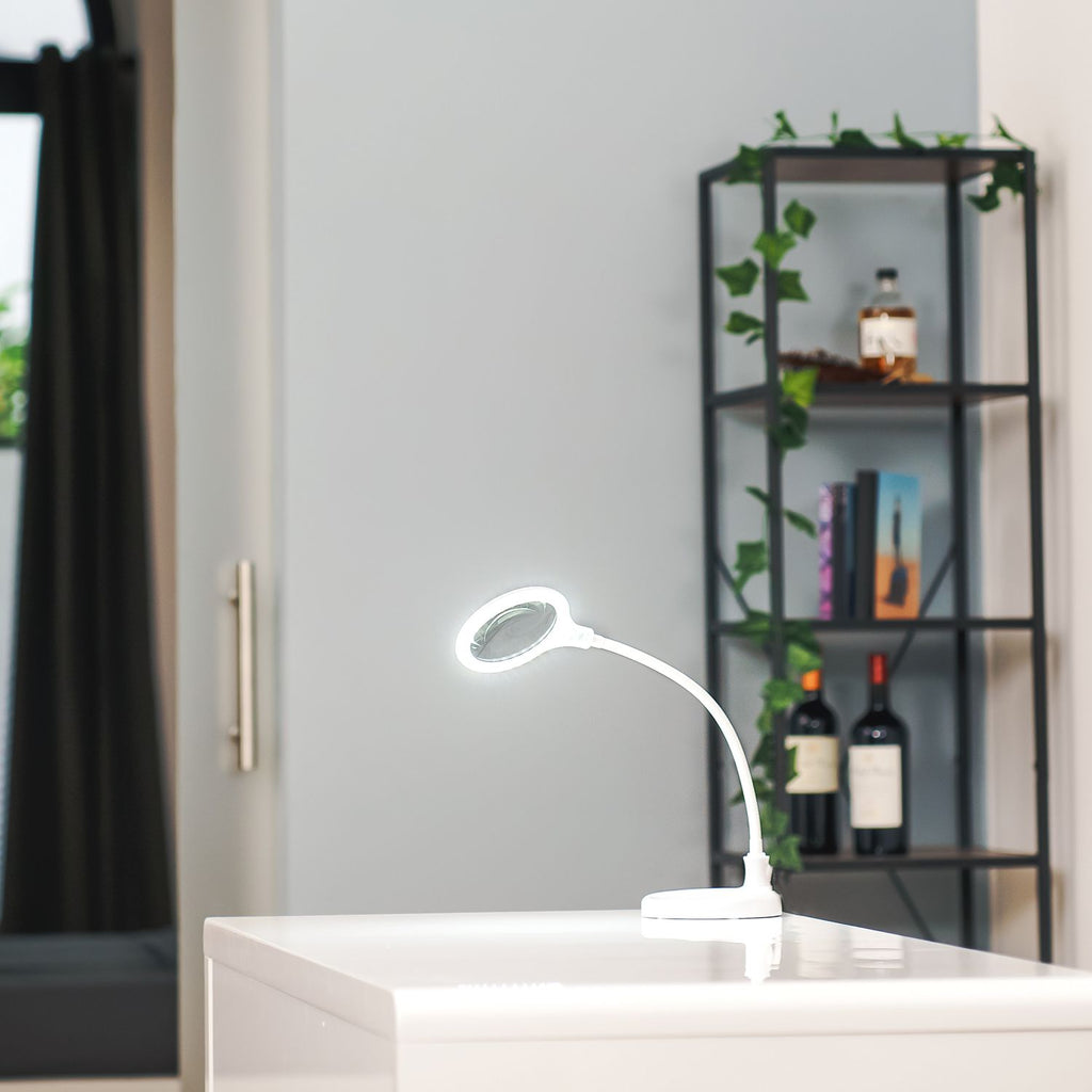 Lumeno 680X LED Clamp Lamp with 30 SMD LEDs, 6 Watt and 550 Lumen, Black or White