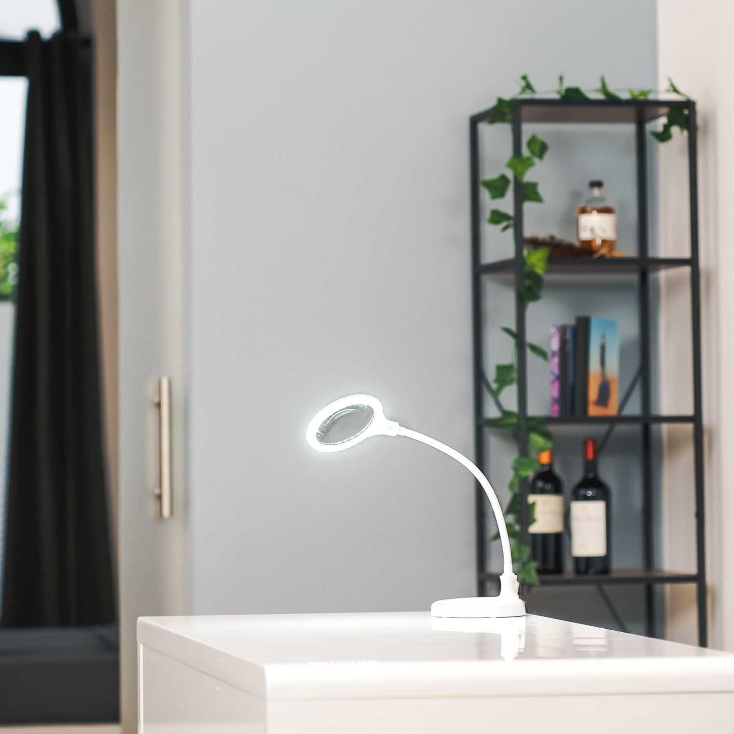 Lumeno 680X LED Clamp Lamp with 30 SMD LEDs, 6 Watt and 550 Lumen, Black or White