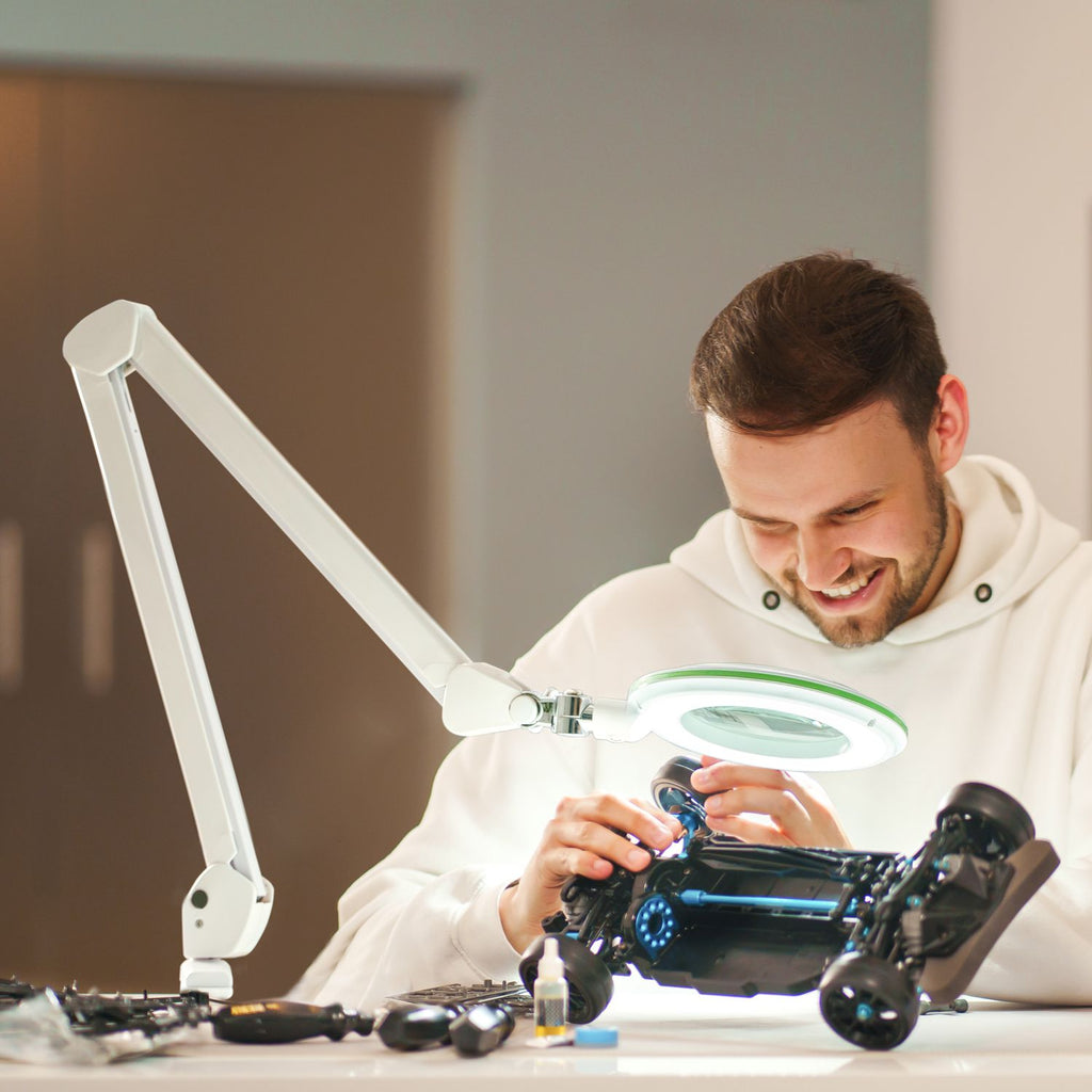 Lumeno Lambda M Magnifier Lamp Dimmable with 127 mm Glass Lens