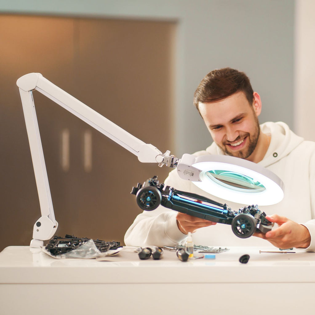 Lumeno 824XPRO LED Magnifying Lamp Dimmable with 177 mm Lens, Segment Switching and Metal Housing